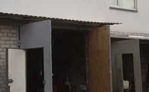 Двоповерховий гараж з підвалом