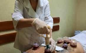 Досвідчений медик