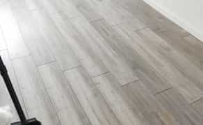 Монтаж ламінату та плінтусів