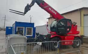 Поворотний телескопічний навантажувач Magni RTH 5.21