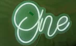 Неонова вивіска на свято. Яскраві фото