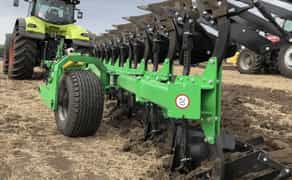 Трактор John Deere 8370R з оборотним плугом