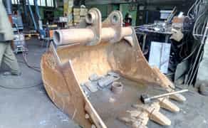 Ремонт ковшів та стріл спецтехніки