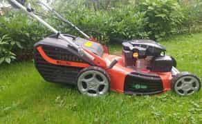 Самохідна бензинова газонокосарка