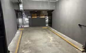 Паркомісце в підземному паркінгу