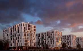 Місце на паркінгу, зручний заїзд