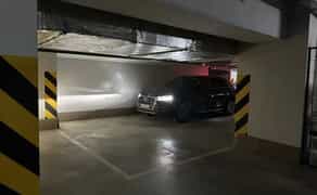 Частина паркомісця для зберігання авто