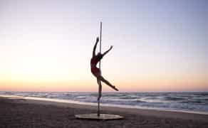 Пилон с подиумом 1500 грн.