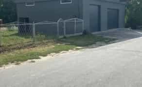 Просторий гараж під СТО чи майстерню