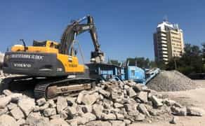 Гусеничний екскаватор в ідеальному стані