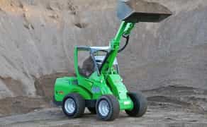 Міні навантажувач Avant Bobcat 