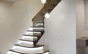 Лестницы, ступени, изготовление и монтаж под ключ. Дуб ясень . Харьков