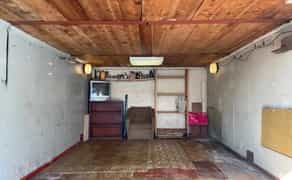 Просторий гараж з витяжкою та погрібом