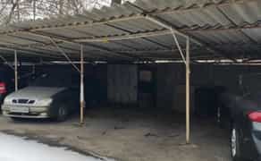 Місце на критій стоянці з охороною