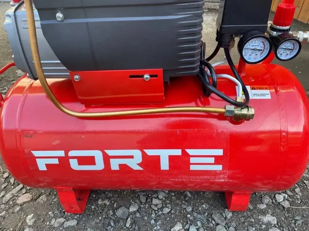 Поршневий компресор Forte VFL-50 (50 л)