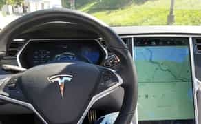 Tesla на весілля з водієм