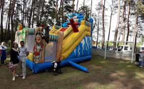 Батут, солодка вата, гірка з басейном, басейн з кульками