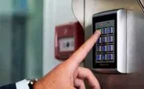 Встановлення домофонів, кодових і магнітних замків під ключ