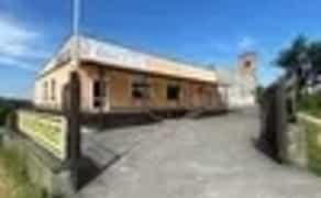 Комерційна будівля та земельна ділянка