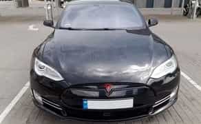 420 Авто на весілля Tesla Model S чорний з водієм у Києві