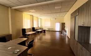 Офіс з терасою з меблями