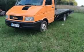 Евакуатор: допомога на дорозі 24/7