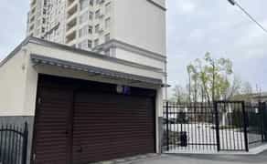 Зручне паркомісце в паркінгу ЖК Дім