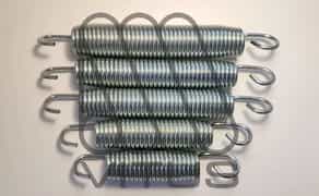 Пружина батута. Пружина для батута. Пружини для спортивного батута.