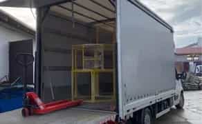 Професійні Вантажні Перевезення з Гідробортом та Роклою: Швидке Завантаження та Розвантаження Палетних Вантажів