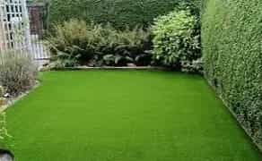 Садівник догляд, газон кущі дерева, покос трави, обробка.