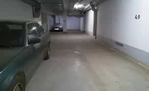 Велике паркомісце в центрі міста