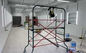 Тури, вежі, помости, драбини. Для роботи на висоті зі стопором на колесах.