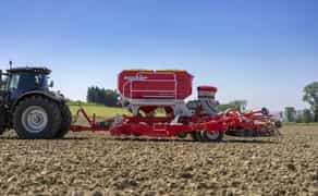 Сівалка Poettinger Terra-Sem 6 разом із ТРАКТОРОМ колісним John Deere 8370R