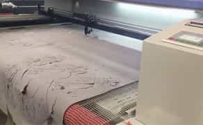 Професійна лазерна різка тканин, фанери та пластику