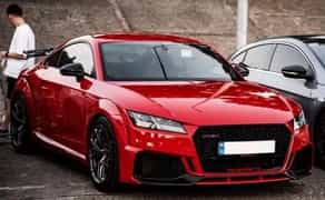 419 Audi TT RS червона для фотосесії зйомки