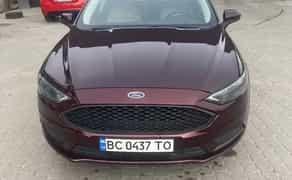 Автомобіль Ford Fusion Hybrid.