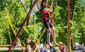 Виїзне дитяче містечко дитячі атракціони професійно гірка батут тир