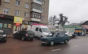 Пропонуємо в користування просторе торговельне приміщення площею 300 квадратних метрів для відкриття вашого магазину чи шоуруму