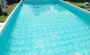 Відпочинок біля басейна