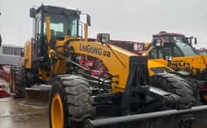 Професійний автогрейдер для розробки та профілювання ґрунтів