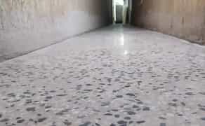 Заливка полімерних наливних підлог Terrazzo | Декоративні мозаїчні покриття під ключ