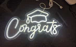 Неонова вивіска congrats. Гарне доповнення для вашого свята