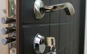 Вхідні двері з установкою — оновіть свій дім вже сьогодні!