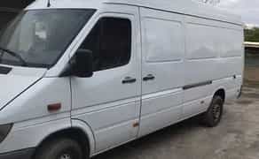 Вантажний автобус рефрежиратор з водієм.ВАНТАЖНІ ПЕРЕВЕЗЕННЯ