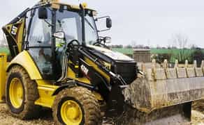 Риття котлованів та зливних ям. Послуги екскаватора-навантажувача, планування території.