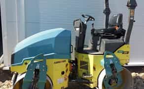 Каток з вібрацією на два вали