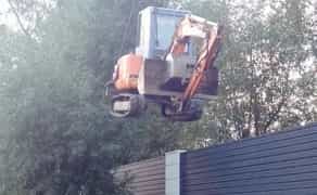 Мініекскаватор з ямобуром, гідромолотом, вилами