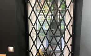 Захисні розсувні металеві решітки для комерційних та житлових приміщень 1м2