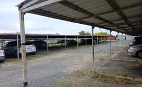 Паркінг на стоянці, що охороняється