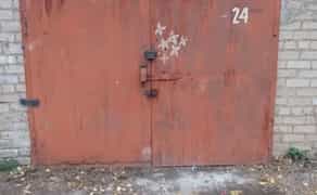 Просторий гараж, зручне розташування